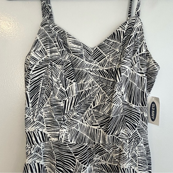 NWT Old Navy Black/White Palm Print Sleeveless Tank One Piece Jumpsuit Size XS - Picture 3 of 9